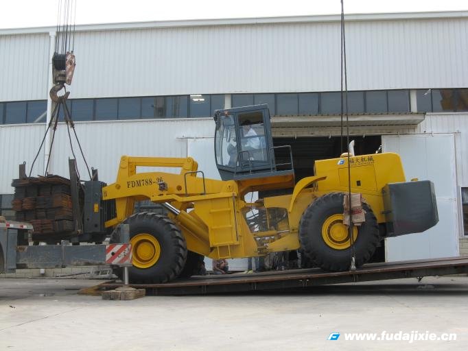 福建省特檢院完成國(guó)內(nèi)最大噸位叉裝車型式試驗(yàn)